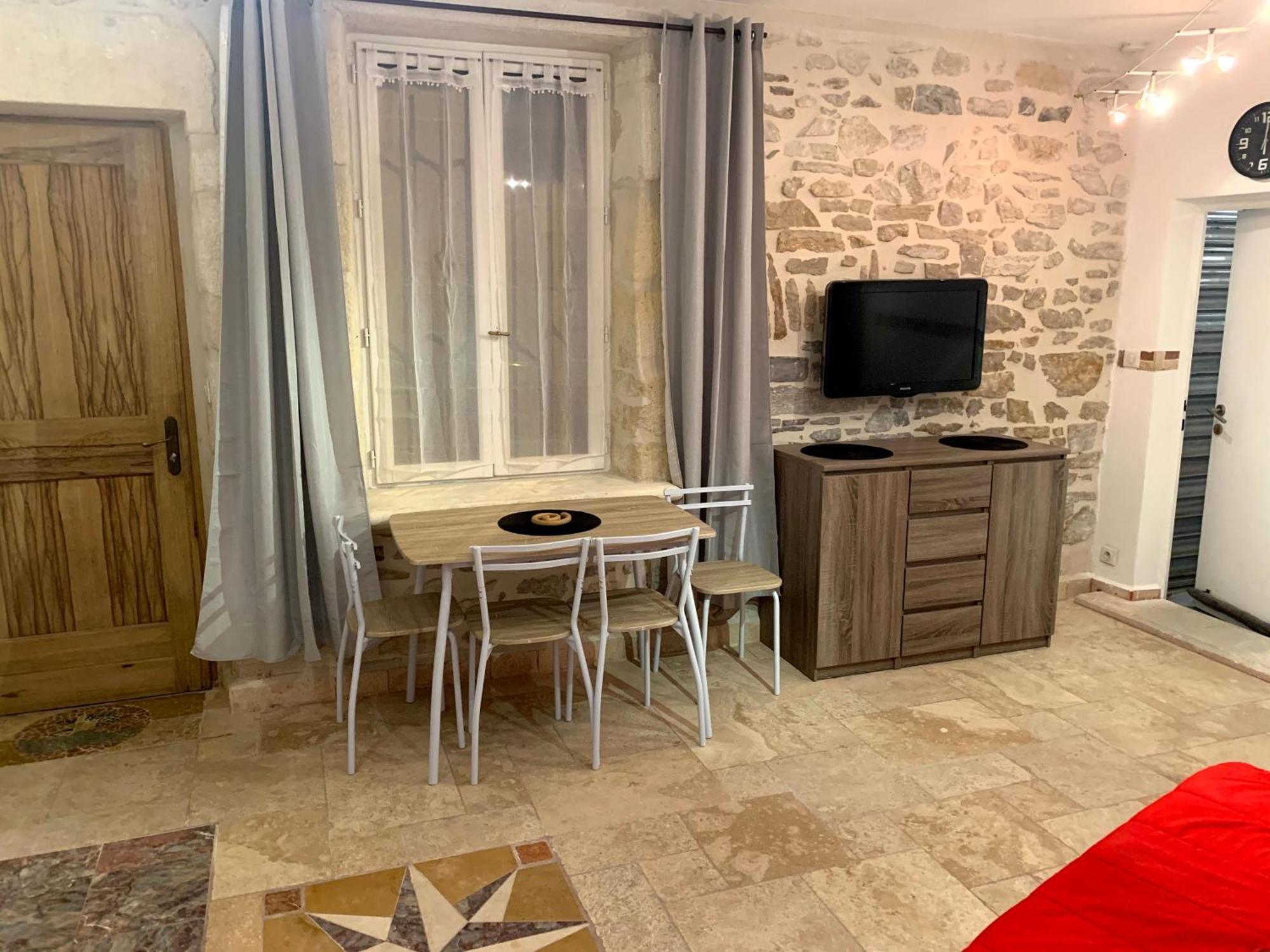 Tres Bel Appartement Cosy Et Chaleureux A Nimes Exterior foto